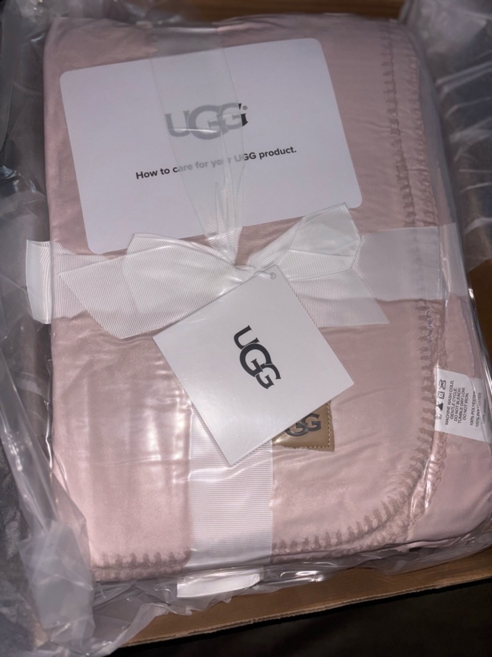 UGG Twin Size Throw blanket